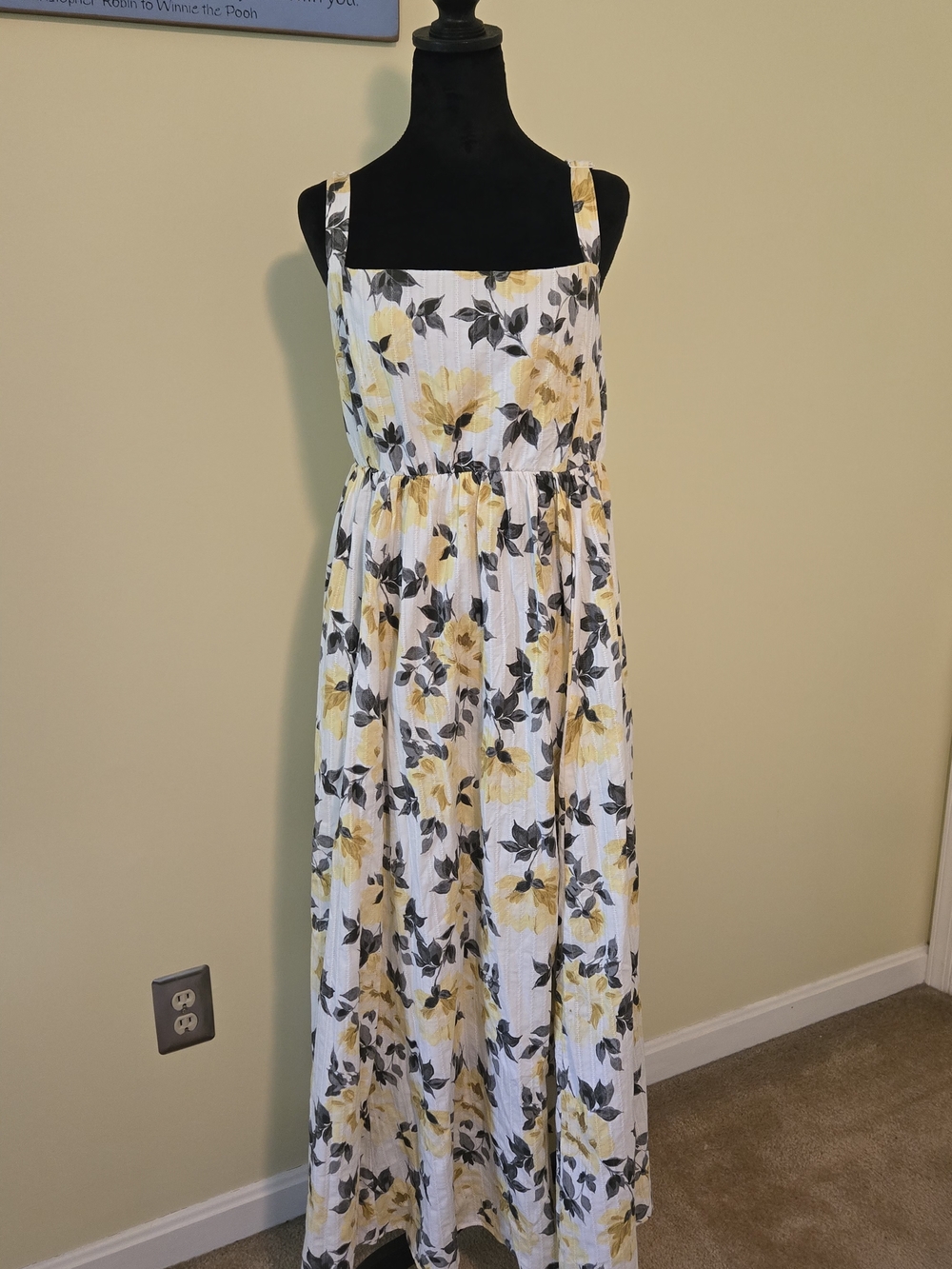NWT Torrid White Maxi Dress with Yellow Floral Print..has Pockets!